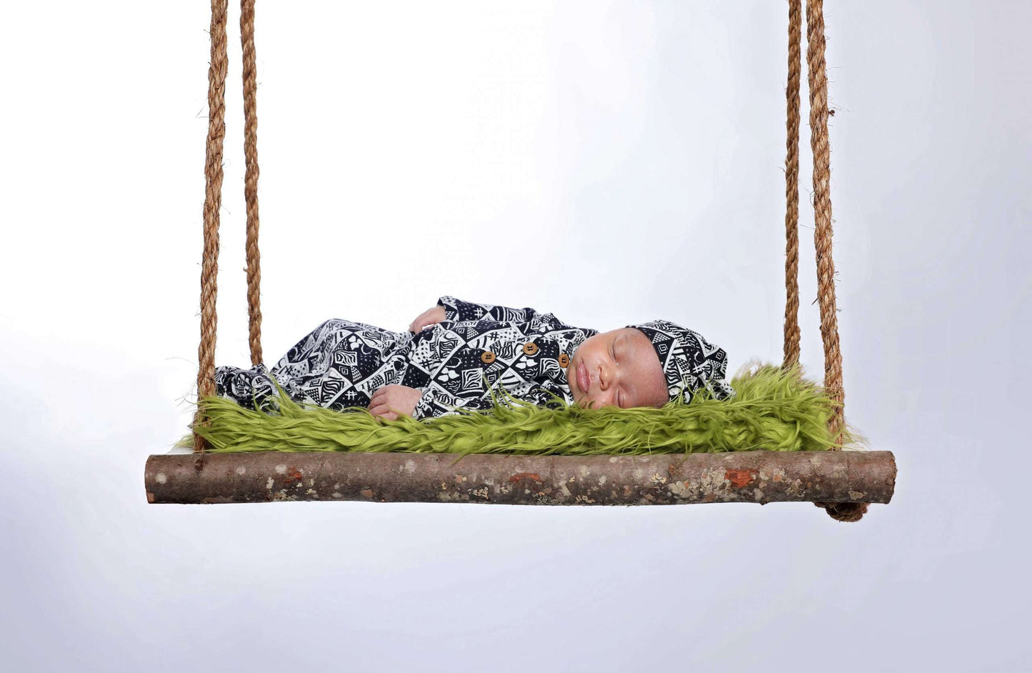 Unity Gift Set | Swaddle Blanket, Nursing Cover & Baby Essentials